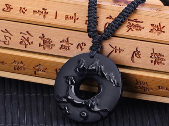 属狗的佩戴什么好